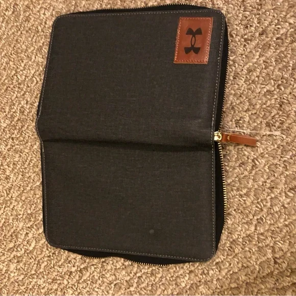 Under Armour Wallet - Picture 3 of 3